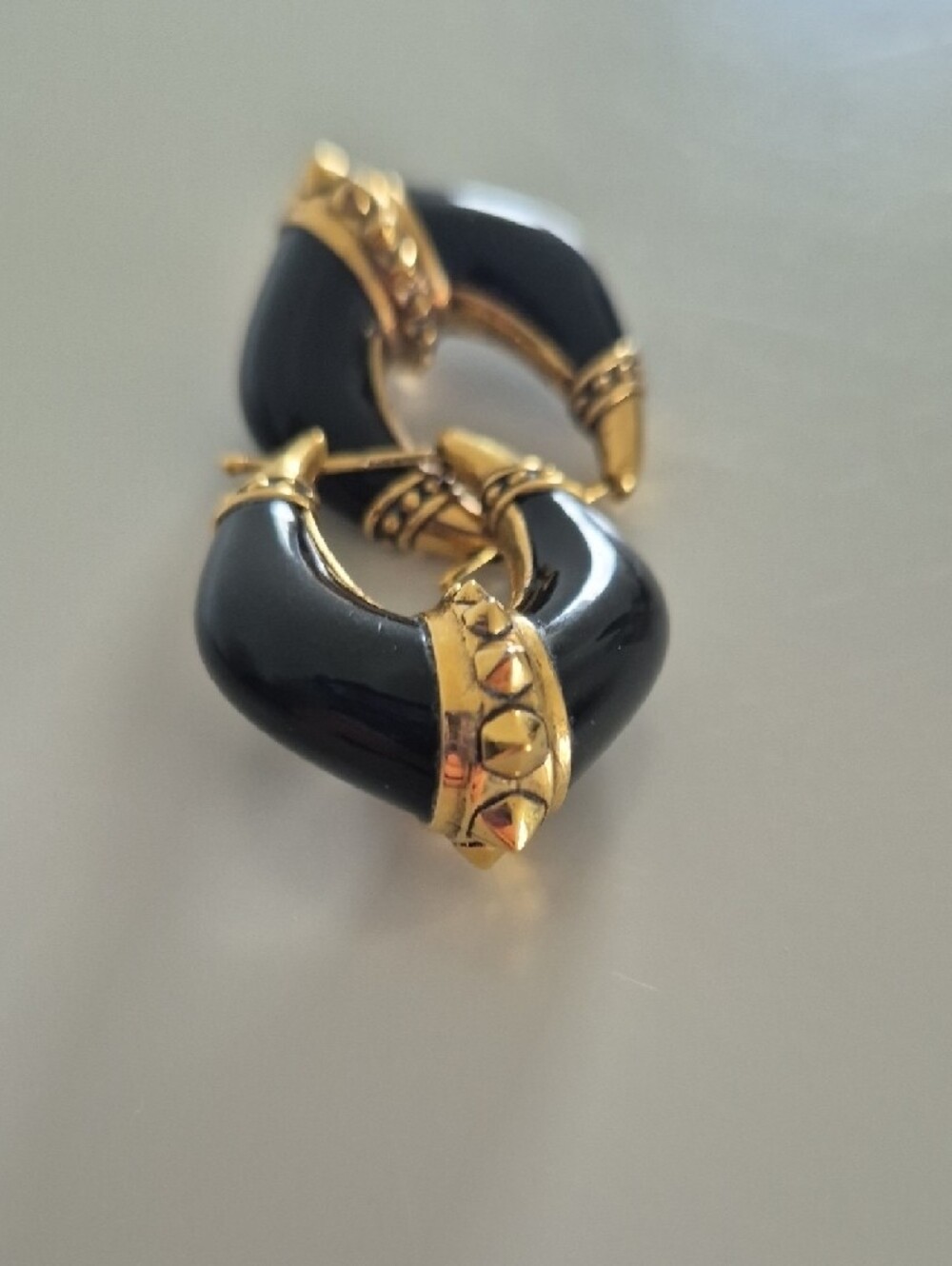 Alexander McQueen Gold and Black Horn Hoop Earrings - Picture 11 of 16